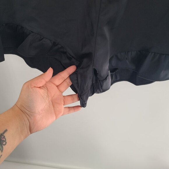 Bebe Shorts Romper Womens Size 12 One piece Short Sleeve V-Neck Ruffle Black NWT - Picture 4 of 9